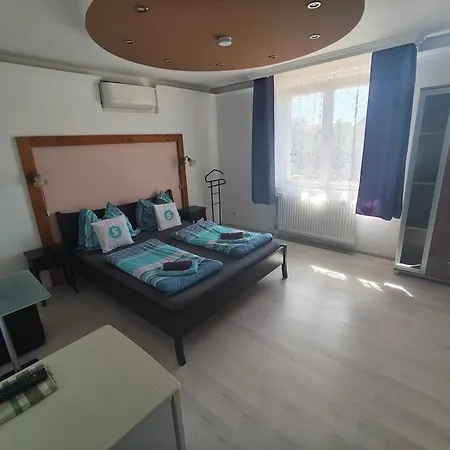 Sunrise Apartmanhaz Guest house