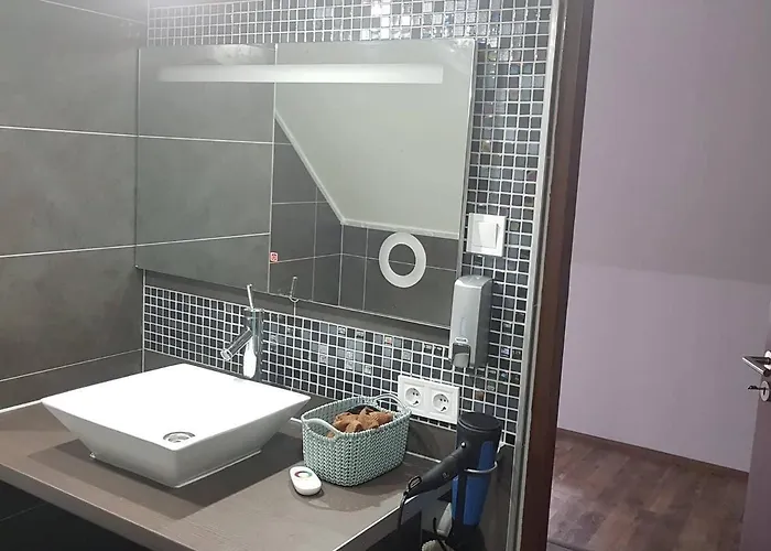 ゲストハウス Sunrise Apartmanhaz バラトンフレド